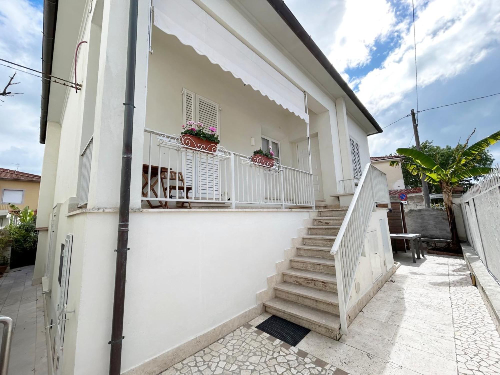 Ferienwohnung La Casa Di Rosi Al Mare Vada Exterior foto
